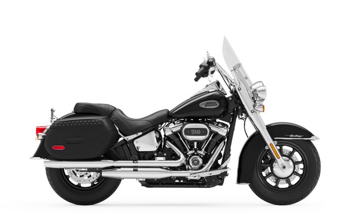 Harley-Davidson® Heritage Classic Vivid Black (Chrome Finish w/ Cast Wheels) 2022